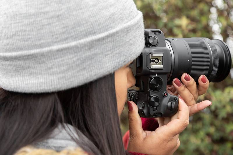 photographer lifestyle in the field working, young woman